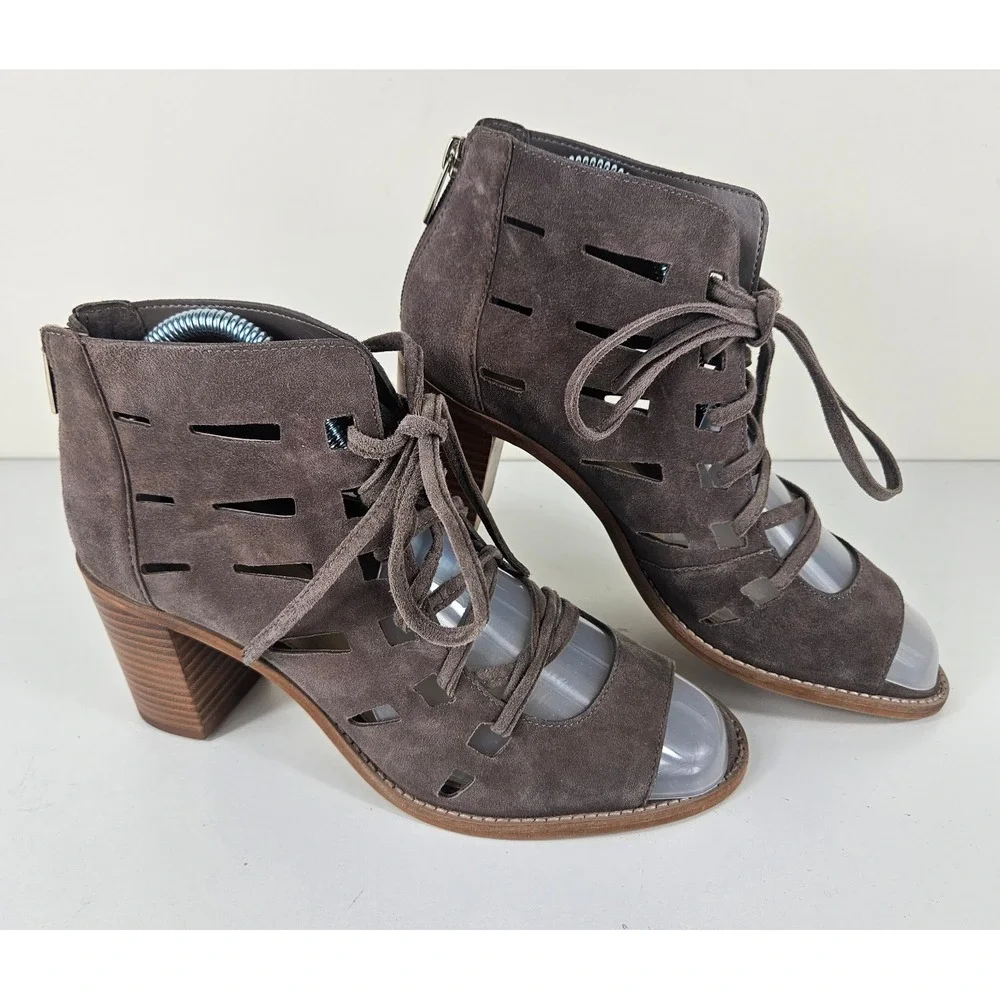 Vince Camuto Womens 8M Tressa Lace-Up Bootie Taupe Suede Peep Toe Block Heel